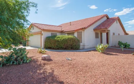 Casa Grande getaway! Modern cozy home with private pool and hot tub!
