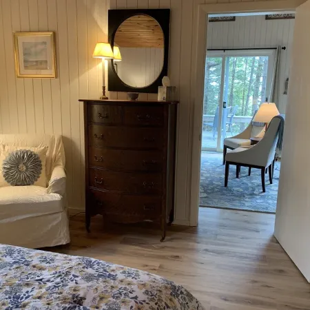Coveside Cottage-on the shore overlooking Bass Hbr