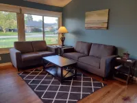 Comfy, spacious 3 bedroom near Rantoul Family Sportsplex.