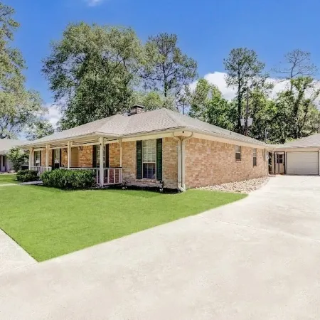 Spacious 4BR for Groups - 3 min to Woodlands Mall, Concerts & More!