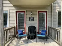 Relaxation Retreat-Cozy “Retreat” to unwind located directly on the water’s edge