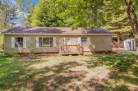 Charming Family Friendly Cottage Near Torch Lake