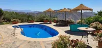 Stylish Andalusian country house with pool in olive grove facing the sea 阿爾姆尼卡住宿飯店