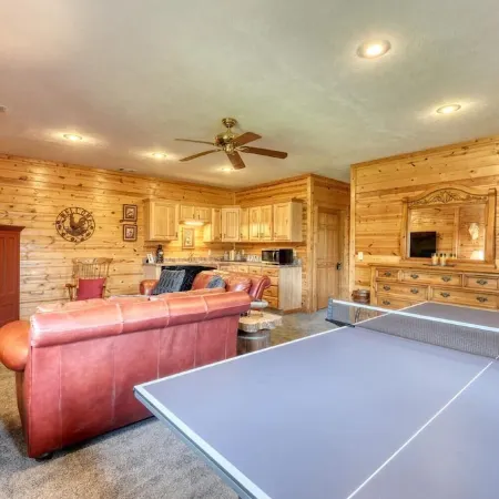 Secluded Mountain-Top Cabin with Stunning Sunset Views, Hot Tub and Fireplace