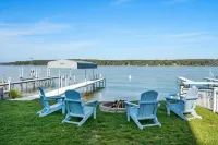 Lakeside, New Large Dock & Mooring Ball. On beautiful  Lake Charlevoix 🥂 사우스 암 타운쉽 호텔