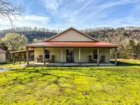 New Cabin just minutes from Sylamore Creek and close to town!