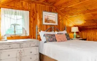 Cozy Bourbon Country Cabin with HOT TUB and Fire Pit on Brashears Creek
