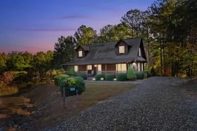 Lake Lovers Cabin 4 Bedrooms 3.5 bath. Close to Lake Lure & Chimney Rock