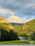 Chad’s place 4- Bedroom 2-BR home at Smoke Hole Wi-Fi -Pet Friendly- sleeps 8-10