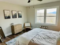 Nature getaway; beautiful Mountain Views, close to rivers, breweries & wineries.