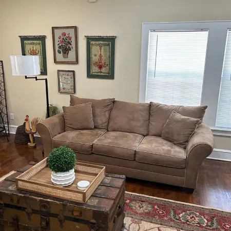 Beautiful home completely remodeled and painted. Fully furnished. .