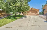 Inviting 5 Bedroom Home Centrally Located Hotels near Men's Wearhouse