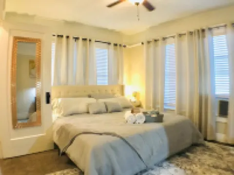 King Bed/Sleeps 4/Furnished Private APT/In-Unit Washer Dryer/Smart HDTV