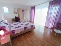 Cozy apartment with sea view