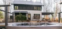 Private Modern Cabin with Hot Tub and Outdoor Shower. Pet Friendly!