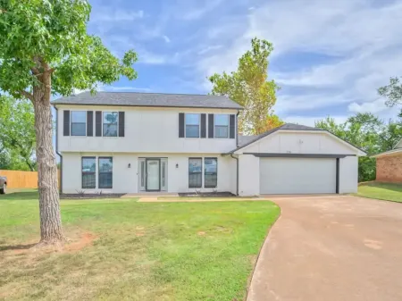 Charming 3-bedroom house in Shawnee with AC and WiFi Отели в г. Шони