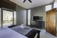 2 bedroom / 2.5 bath Memphis Condo - Prime Downtown Location! Newly Renovated