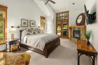 Family and Pet friendly Cabin at Suncadia w/ Hot tub and Golf course view  호텔
