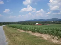 Rustic Riverfront Getaway Directly On The River!!  You can't get any closer! Hotels in Shenandoah