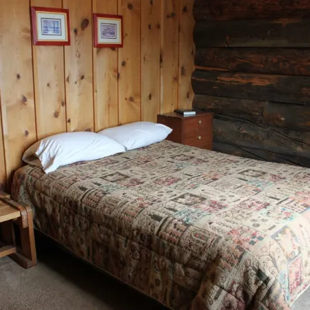 Enjoy a Get-A-Way @ this cozy log cabin on Eagle Nest Lake, in Eagle Nest NM!!
