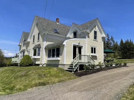 Spacious, Newly Remodeled House With Chef Kitchen On The Ocean