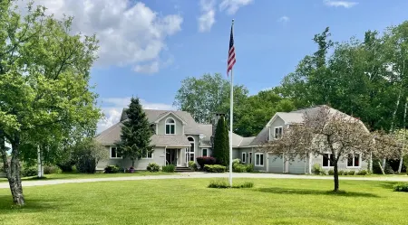 Enjoy Every Season at this Serene Estate with Incredible Mountain Views !