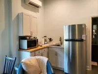 Studio - direct 2 min beach walk with public access end of street.