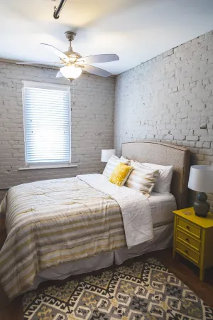 Cozy loft in the ❤️ of DT Lynchburg! Отели рядом с достопримечательностью «Академи Сентер оф Артс»