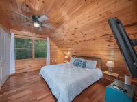Spectacular Log Cabin Home 45 minutes to Asheville