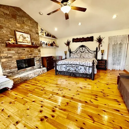 Big Cabin on HorseRanch Close to MammothCaves,Corvettes,Wku, BeechBend Buc-Ees