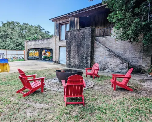 Perfect Family Escape: Playground, Fire Pit, Games & Boat Parking Near Kemah! Hotels in Bacliff