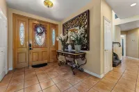 Waterfront Lakeside Mansion Great for Large Families, Retreat, and Events - Wifi