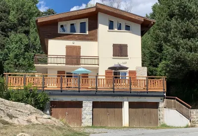 Chalet in Font-Romeu, 1800m altitude, breathtaking views, comfortable for 6 personalize Station de Ski - Font Romeu Pyrenees 2000附近的飯店