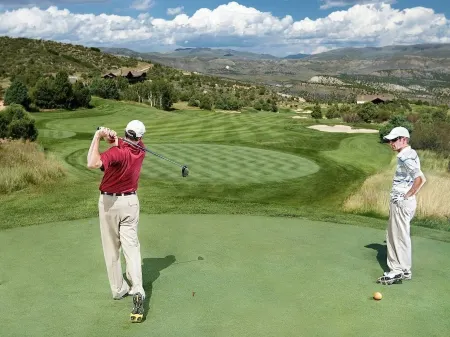 Spacious 3-bedroom penthouse condo, walk or ski to lifts, village and hot tub!