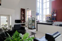 RedDoorz Near Moro Mall Purwokerto 2 Отели в г. Пурвокерто
