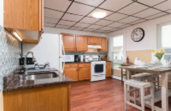 Charming apt -2 Bedroom -Close to Beach/Sleeps 6