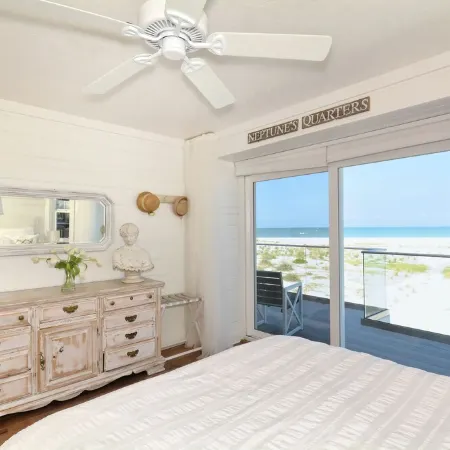Beautiful, Gulf-Front Home on Bean Point--Halcyon House