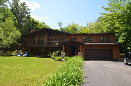 Mirror Lake's  'Adirondack Azure Lodge' WITH PRIVATE BEACH RIGHTS ON MIRROR LAKE