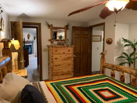 Lakehouse Paradise w/ Hot Tub Near Cascade Mountain