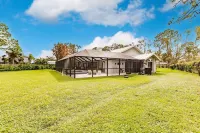 Beautiful 4-bedroom House in Charming Location - Heated Pool - Near Beach