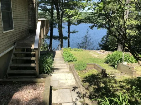 Private Lakeside near Burlington, Oversized Dock Skiing, Shopping, Fine Dining