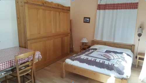 Gite 8 km from the access to Alpe d'Huez large domain فنادق في Allemont