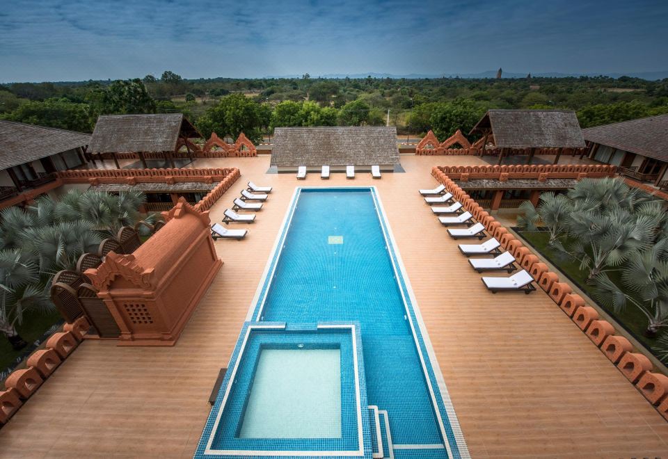 Royal Palace Hotel 수영장