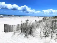 NEW RESORT-STYLE POOL, CUTE HOUSE, 88 STEPS TO SAND!