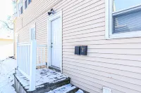 Stylish Downtown Fargo 2 Bedroom, Steps from Sanford