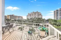 Relaxing 1 BR condo w/pool & steps to the beach