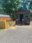 Pet friendly cabin in quiet Plainview with WiFi, AC