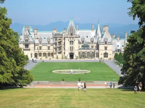 Luxury 2 Bedroom, Mountain Views, Hot Tub, Hiking