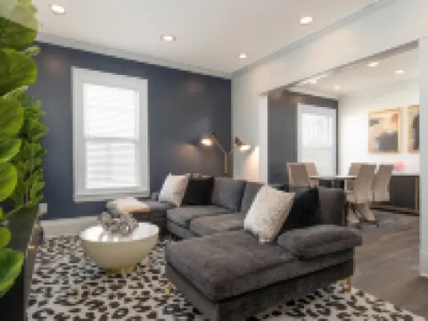 3 miles to B Ball, 5 min walk to Downtown! Stocked Kitchen, AC, WiFi, W/D Hotels in Oneonta