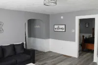 3 bedroom 1 bath. less than a mile to Union Hospital